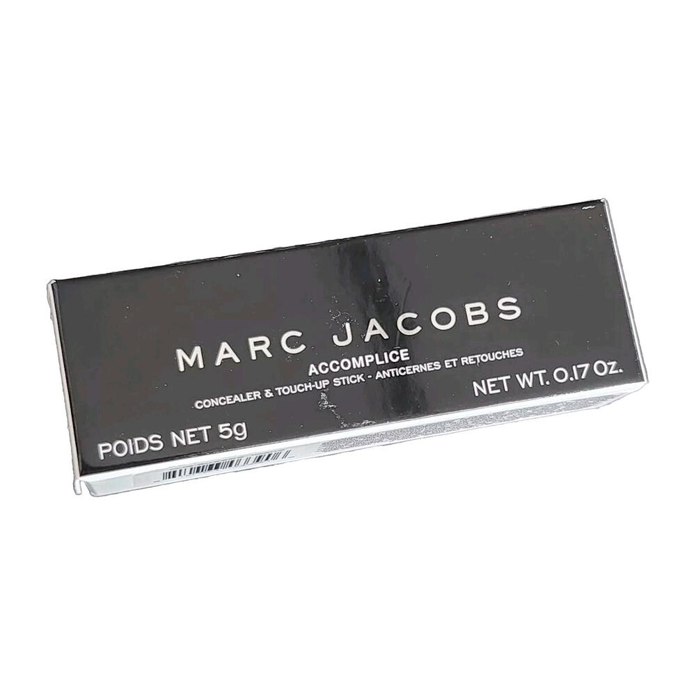 Marc Jacobs Accomplice Concealer & Touch-up Stick "DEEP 59" 5g. /0.17 oz.
